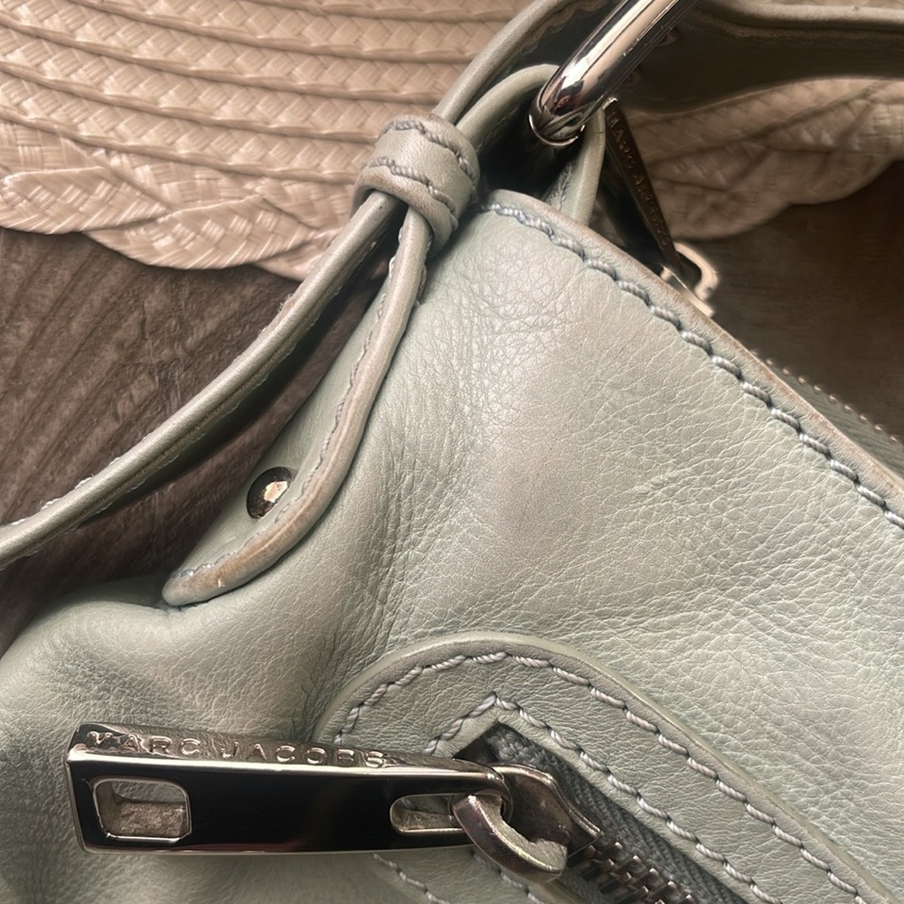 Marc Jacobs Mint Green Leather Shoulder Bag with Gold Hardware - Picture 6 of 10